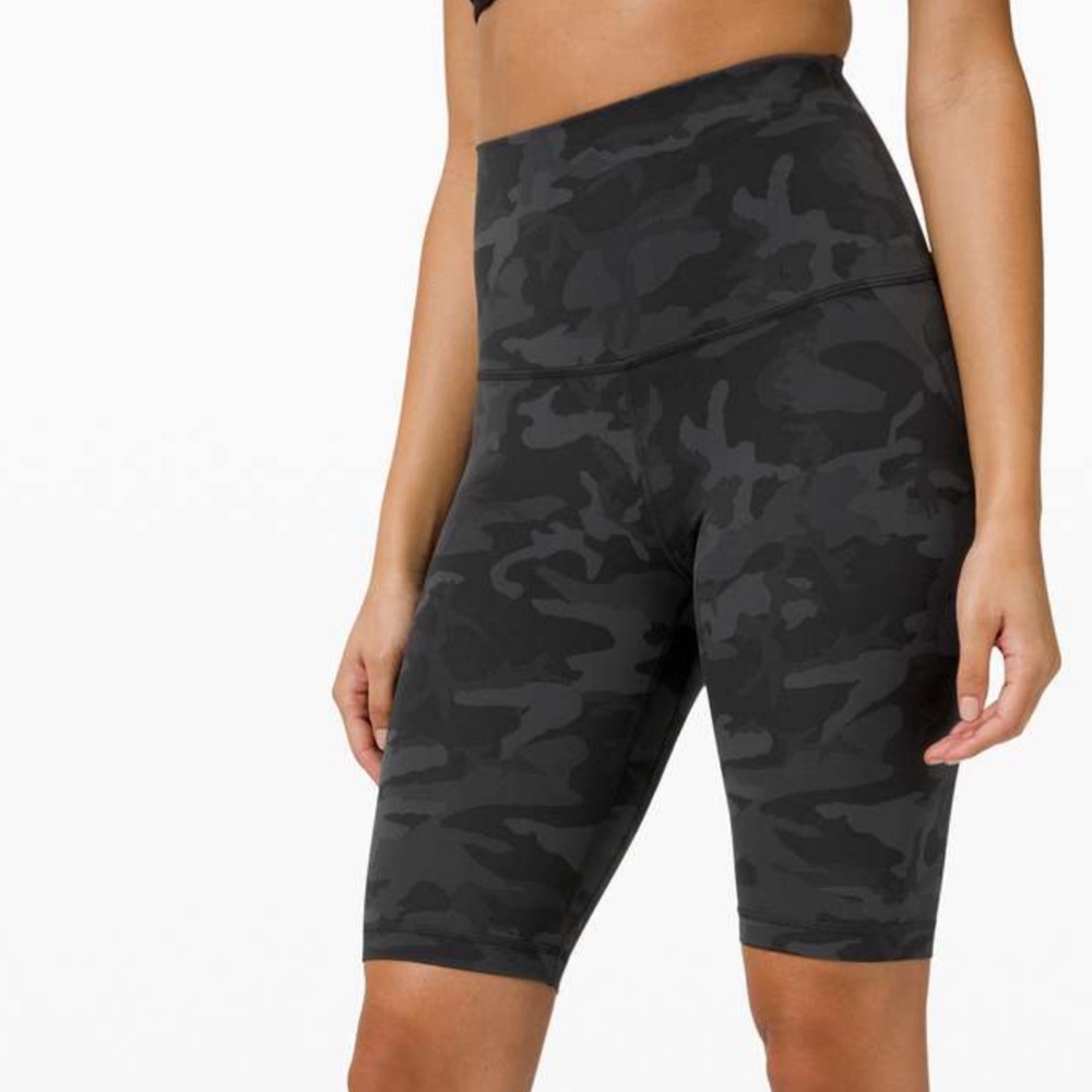 Lululemon Align Super High Rise Short *10"
Incognito Camo Multi Grey size 4